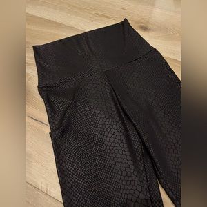 NWT Snake print black leggings small